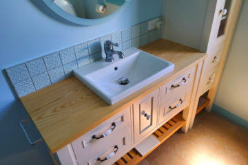 Vintage Villa Custom-made Bathroom Vanity