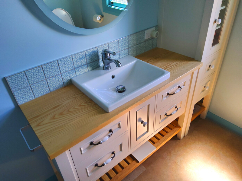 Vintage Villa Custom-made Bathroom Vanity